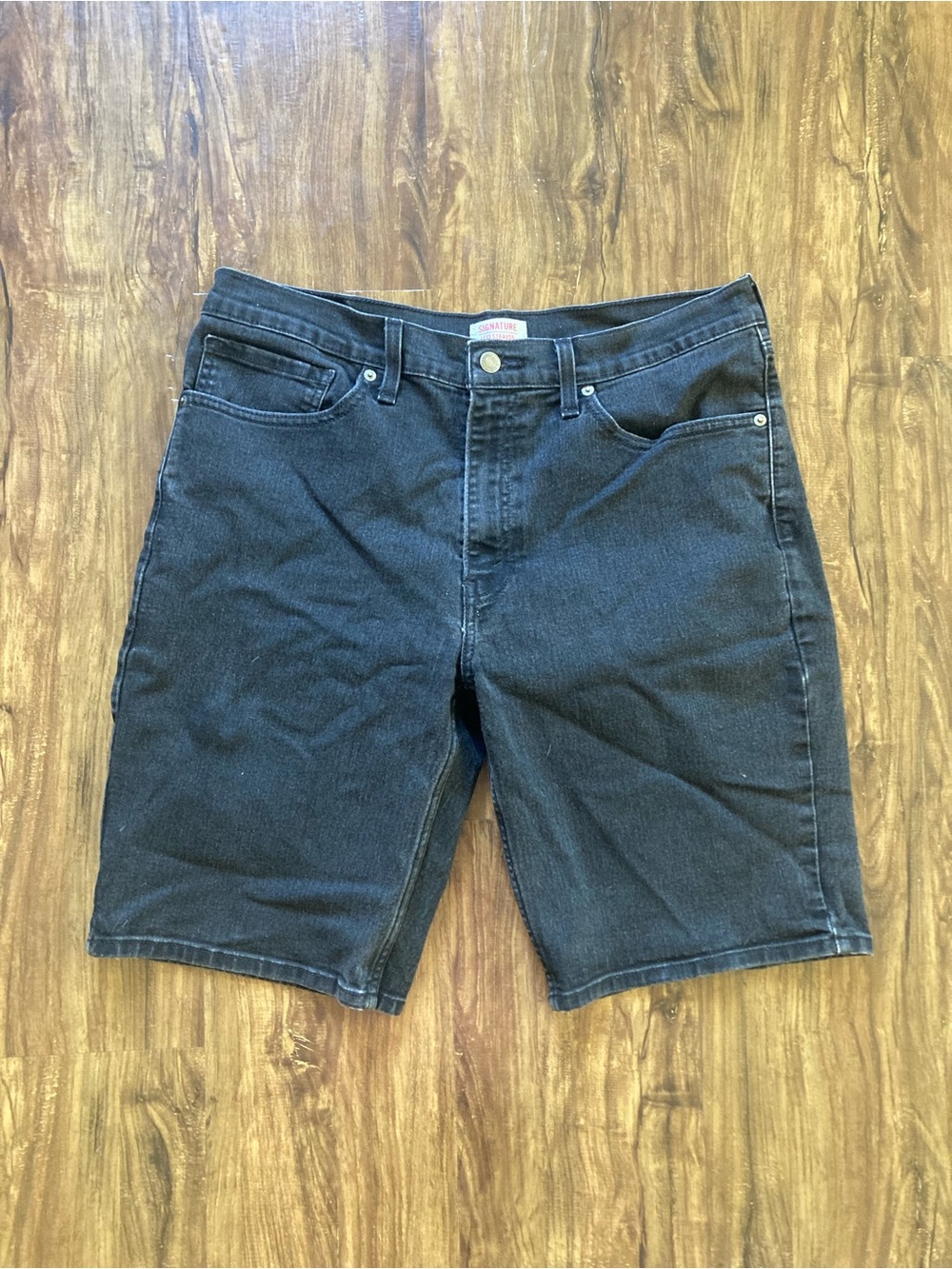 Signature Levi Strauss Men's Black Denim Shorts - Classic Casual Fit Size W34